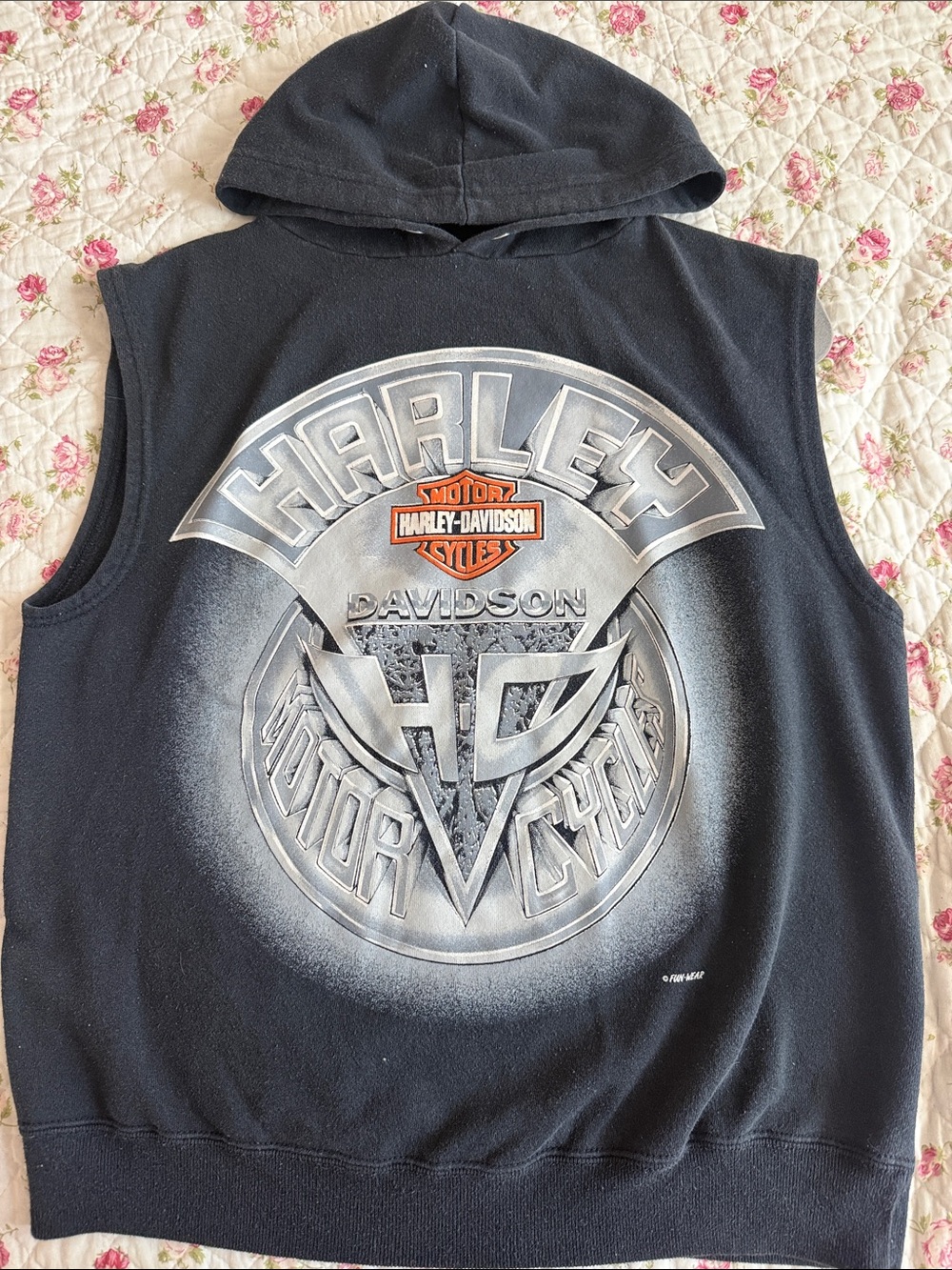 Vintage Harley-Davidson Black Sleeveless Hoodie with Silver Emblem and Orange